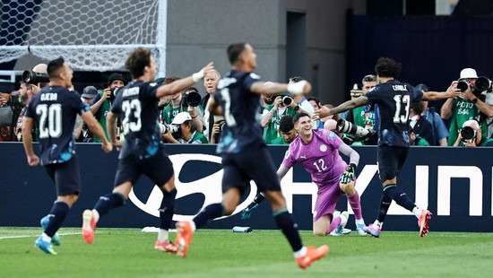 Soccer Football - FIFA World Cup 2026 - Round of 32 - Germany v Paraguay - Boston Stadium, Foxborough, Massachusetts, U.S. - June 29, 2026  Paraguay's Orlando Gill and teammates celebrate after the match as Paraguay qualify for the Round of 16 stage