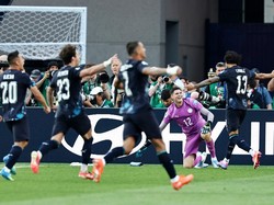 Soccer Football - FIFA World Cup 2026 - Round of 32 - Germany v Paraguay - Boston Stadium, Foxborough, Massachusetts, U.S. - June 29, 2026  Paraguay's Orlando Gill and teammates celebrate after the match as Paraguay qualify for the Round of 16 stage