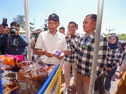 Gandeng Sari Roti, Kemensos Berdayakan 417 KPM Jadi Penjual Roti Keliling