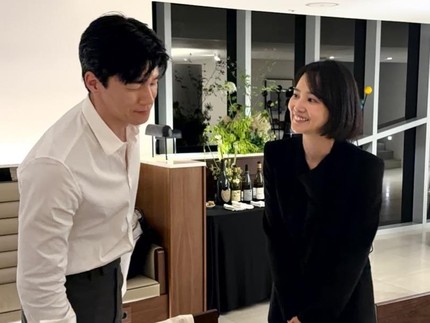 Tangis Aktor Korea Kim Mu Yeol di Depan Istri saat Kabarkan 'Teach You a Lesson' Sukses Besar