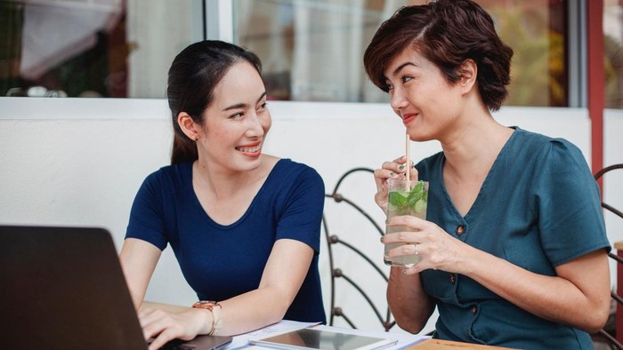 Cara mengenali orang high class dilihat dari sikapnya sehari-hari adalah mereka menghargai betapa pentingnya waktu. Mereka paham bahwa waktu tidak akan terulang, sehingga mereka tidak mau menyia-nyiakannya.