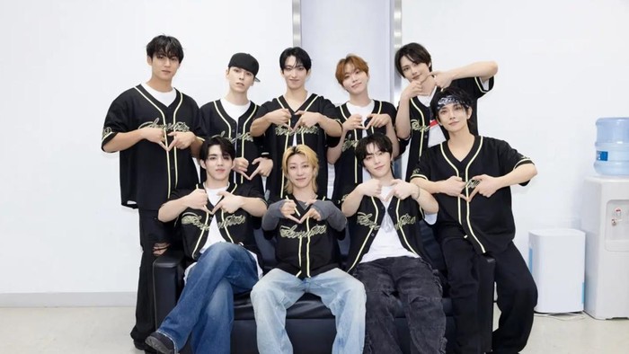 SEVENTEEN Umumkan Hiatus Grup Sementara untuk Fokus pada Pelaksanaan Wajib Militer Anggota