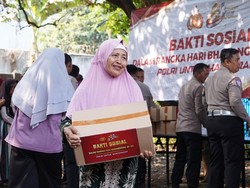 Sambut Hari Bhayangkara ke-80, Polri Salurkan Bansos di Cikeas Udik Bogor