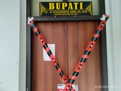 Operasi Senyap di Kuansing, Kantor Bupati-Wabup Disegel KPK