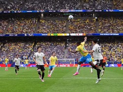 Soccer Football - FIFA World Cup 2026 - Round of 32 - Brazil v Japan - Houston Stadium, Houston, Texas, U.S. - June 29, 2026 Brazil's Endrick in action with Japan's Takehiro Tomiyasu REUTERS/Annegret Hilse