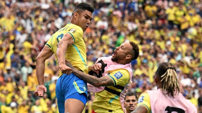 Soccer Football - FIFA World Cup 2026 - Round of 32 - Brazil v Japan - Houston Stadium, Houston, Texas, U.S. - June 29, 2026 Brazil's Casemiro celebrates scoring their first goal with Neymar Jr. REUTERS/Annegret Hilse     TPX IMAGES OF THE DAY