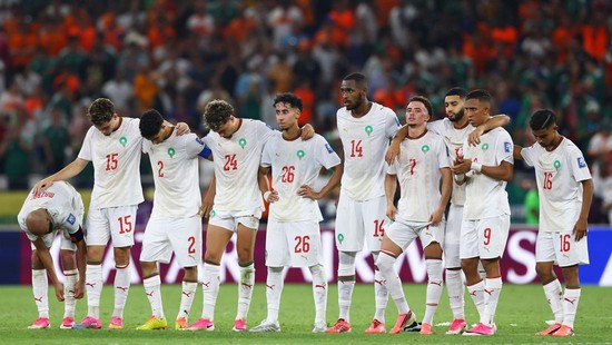 Soccer Football - FIFA World Cup 2026 - Round of 32 - Netherlands v Morocco - Estadio Monterrey, Monterrey, Mexico - June 29, 2026 Morocco players line up during the penalty shootout REUTERS/Daniel Becerril