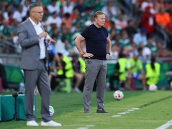 Soccer Football - FIFA World Cup 2026 - Round of 32 - Netherlands v Morocco - Estadio Monterrey, Monterrey, Mexico - June 29, 2026 Netherlands coach Ronald Koeman and Morocco coach Mohamed Ouahbi look on REUTERS/Eloisa Sanchez