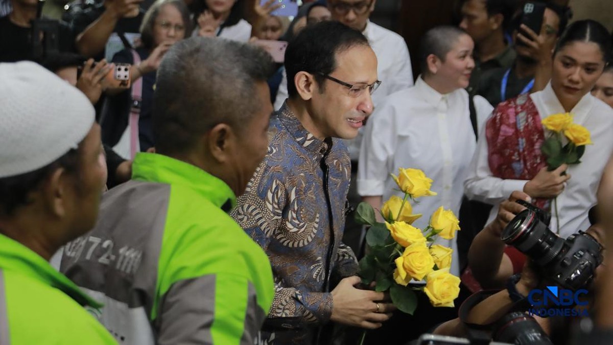 Tangis Pecah! Potret Driver Gojek Sambut Nadiem di Sidang Vonis