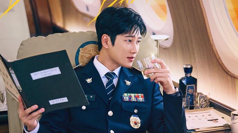 Ahn Bo Hyun Berburu Kriminal dengan Gaya Mewah Chaebol di 'Flex x Cop 2'