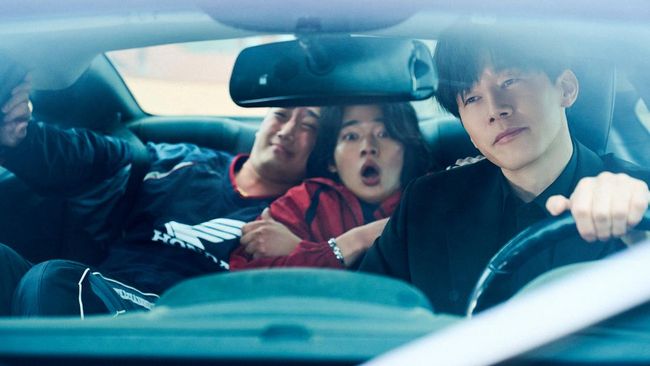 Teach You a Lesson Kim Moo-Yul as Na Hwa-jin in Teach You a Lesson. Cr. Kim Ji-yeon/Netflix © 2026