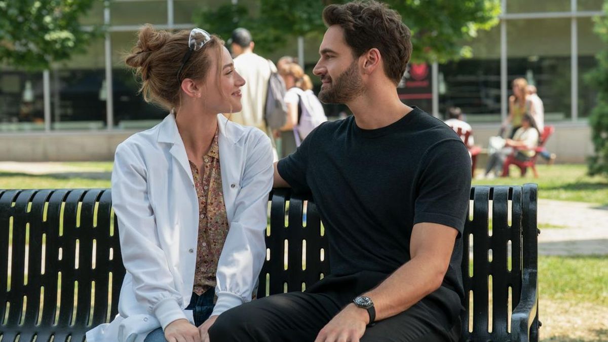 Trailer Love Hypothesis, Awal Mula Pacaran Palsu Olive dan Adam