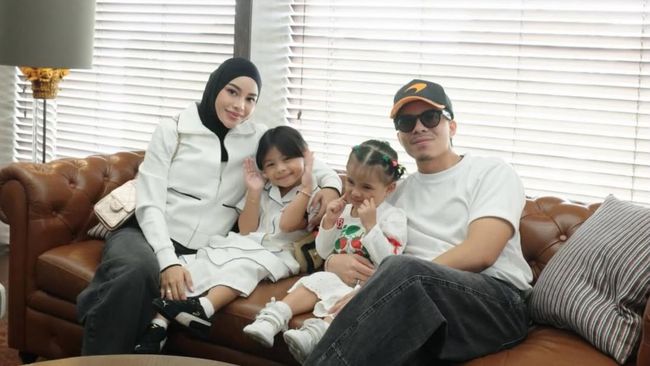 Gaya OOTD Ameena dan Azura Anak Aurel Hermansyah Sering Pakai Baju Kembar, Intip Potretnya