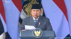 Presiden Prabowo Subianto menghadiri upacara Hari Bhayangkara di Satlat Brimob Cikeas, Jawa Barat, Rabu (1/7).