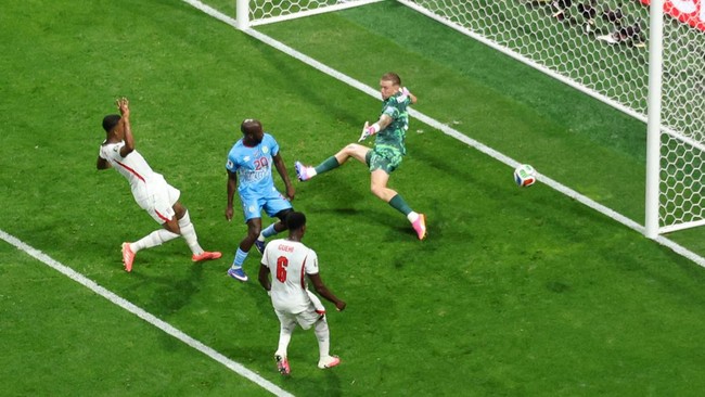 Soccer Football - FIFA World Cup 2026 - Round of 32 - England v DR Congo - Atlanta Stadium, Atlanta, Georgia, U.S. - July 1, 2026 DR Congo's Yoane Wissa shoots at goal and hits the post REUTERS/Siphiwe Sibeko