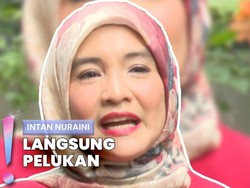 Video: Ketemu di Tanah Suci, Intan Nuraini Reunian dengan Mama Dedeh