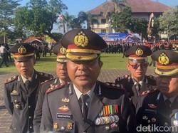 HUT Bhayangkara, Polres Karangasem Bedah Dua Rumah Warga Kurang Mampu