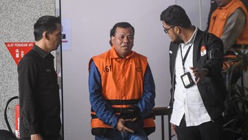 FOTO: Bupati Kuansing Suhardiman Amby Jadi Tersangka dan Ditahan KPK