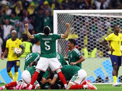 Soccer Football - FIFA World Cup 2026 - Round of 32 - Mexico v Ecuador - Estadio Azteca, Mexico City, Mexico - June 30, 2026
Mexico's Raul Jimenez celebrates scoring their second goal with Johan Vasquez and teammates next as Ecuador players look dej