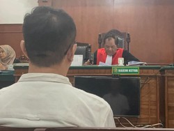 Samuel Divonis 3 Tahun 10 Bulan Bui di Kasus Pengusiran Nenek Elina