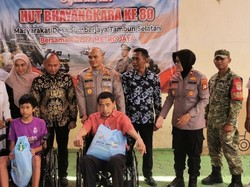 Baksos-Lomba, Polda Metro Rayakan Hari Bhayangkara Bersama Masyarakat