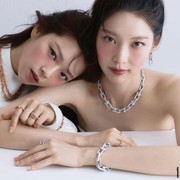 Kakak Beradik Bersinar, Intip Gaya Jungyeon TWICE dan Gong Seung Yeon untuk Harper's BAZAAR Korea