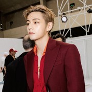 5 Potret V BTS Tampil 'Menyala' di CELINE Men's Spring/Summer 2027 Show