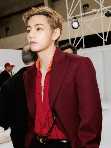 5 Potret V BTS Tampil 'Menyala' di CELINE Men's Spring/Summer 2027 Show