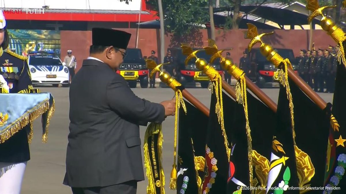 Prabowo Sematkan Tanda Kehormatan kepada 2 Satker dan 10 Polda