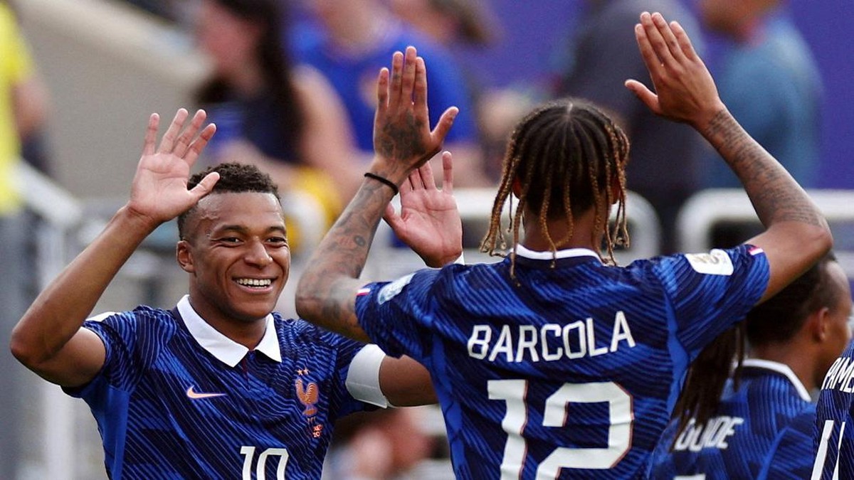 Hajar Swedia 3-0, Prancis Lolos 16 Besar-Mbappe Samai Messi