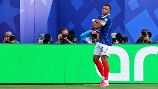 Soccer Football - FIFA World Cup 2026 - Round of 32 - France v Sweden - New York New Jersey Stadium, East Rutherford, New Jersey, U.S. - June 30, 2026 France's Kylian Mbappe celebrates scoring their third goal REUTERS/Mike Segar