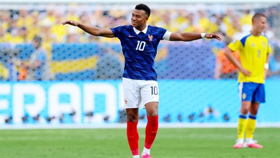 Soccer Football - FIFA World Cup 2026 - Round of 32 - France v Sweden - New York New Jersey Stadium, East Rutherford, New Jersey, U.S. - June 30, 2026 France's Kylian Mbappe celebrates scoring their third goal REUTERS/Mike Segar
