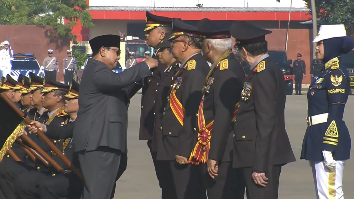 Prabowo Naikkan Pangkat Ajudan Bung Karno Jadi Komjen Polisi