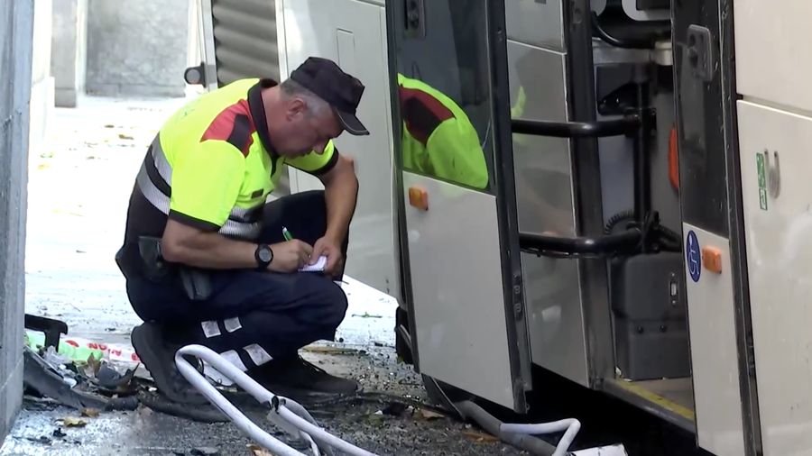 Sedikitnya 44 orang terluka setelah sebuah bus umum menabrak gedung majelis provinsi di Kota Lleida, wilayah timur laut Spanyol, pada Rabu (1/7/2026).