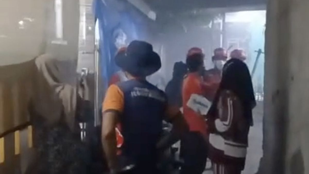 Kebakaran TPA Jatiwaringin: Lansia, Ibu Hamil hingga Balita Dievakuasi