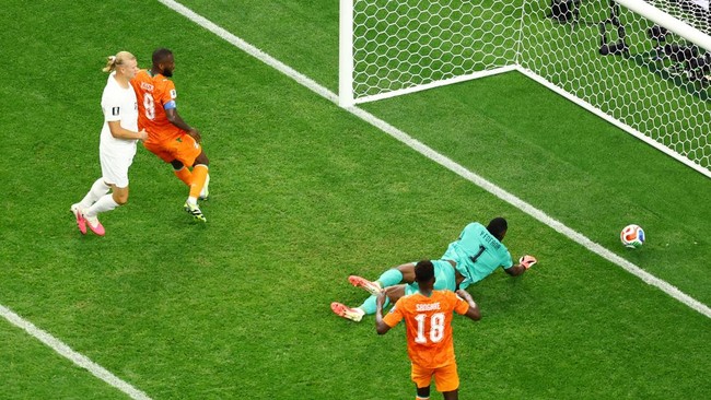 Soccer Football - FIFA World Cup 2026 - Round of 32 - Ivory Coast v Norway - Dallas Stadium, Arlington, Texas, U.S. - June 30, 2026 Norway's Erling Haaland scores their second goal REUTERS/Issei Kato