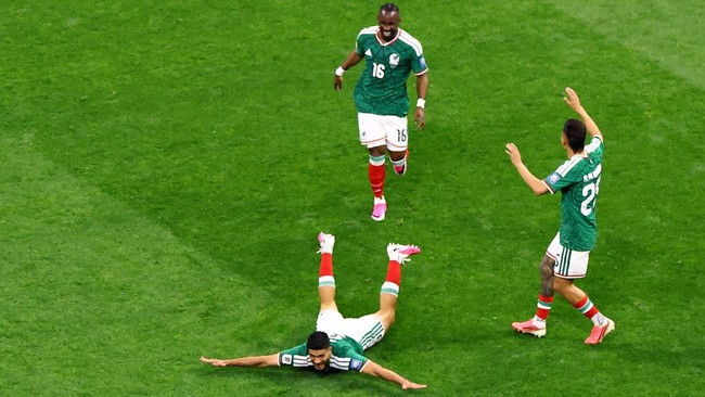 Soccer Football - FIFA World Cup 2026 - Round of 32 - Mexico v Ecuador - Estadio Azteca, Mexico City, Mexico - June 30, 2026 Mexico's Julian Quinones celebrates scoring their first goal REUTERS/Raquel Cunha     TPX IMAGES OF THE DAY