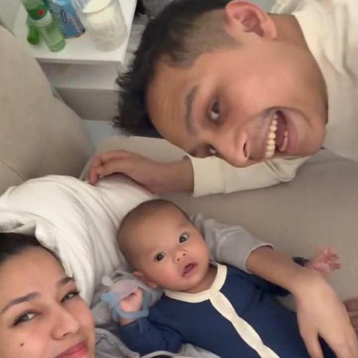 <p>Setelah perjalanan yang cukup panjang, mereka pun sampai di Jerman dan langsung bertemu dengan keluarga. Setibanya di sana, mereka memilih untuk beristirahat di rumah untuk memulihkan tenaga. (Foto: TikTok @susansameeeh)</p>