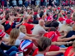 Norwegia Menang atas Pantai Gading, Suporter Lakukan 'Viking Row'
