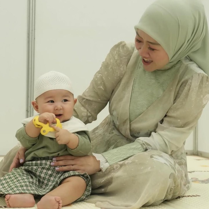 <p>Selebgram Fanny Kondoh kini telah dikaruniai satu anak laki-laki dari pernikahannya dengan mendiang Hajime Kondoh. Pada tahun 2025, Fanny melahirkan anak pertamanya yang akrab disapa <em>Baby</em> Udon. Kehadiran <em>Baby</em> Udon pun membawa kebahagiaan tersendiri bagi Fanny. (Foto: Instagram @fannykondoh)</p>