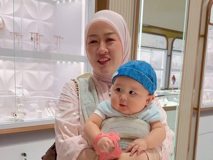 5 Potret Baby Udon Anak Fanny Kondoh yang Namanya Jadi Judul Film