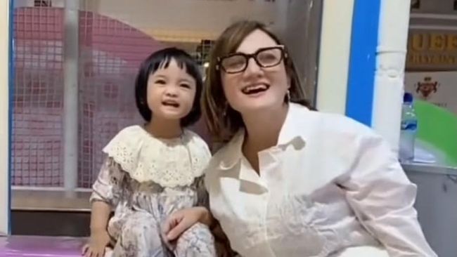 Aleesya Makin Mirip Kiki Amalia, Potret Terbaru Bikin Pangling