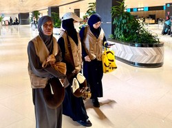 Andre Rosiade Berangkatkan Penarik Becak Sampah Umrah ke Tanah Suci