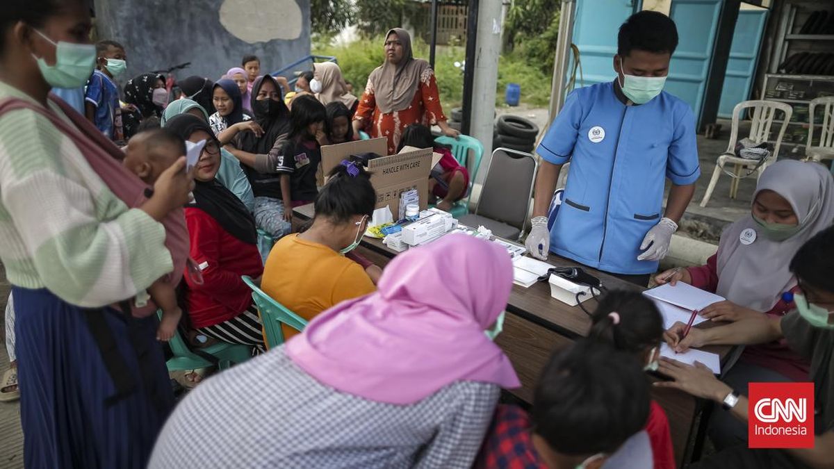 64 Warga Terdampak Asap Kebakaran TPA Jatiwaringin Dievakuasi