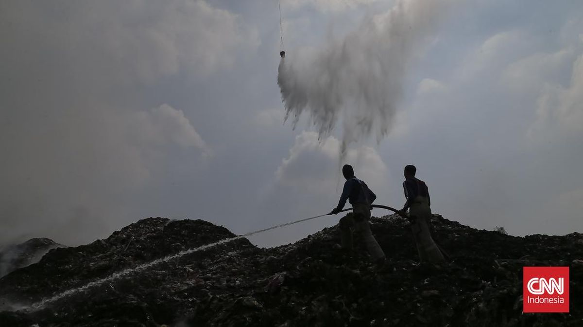 KLH Duga Titik Awal Kebakaran TPA Jatiwaringin dari Area Open Dumping