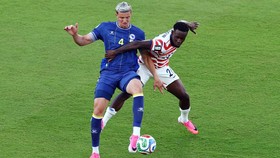 Soccer Football - FIFA World Cup 2026 - Round of 32 - United States v Bosnia and Herzegovina - San Francisco Bay Area Stadium, Santa Clara, California, U.S. - July 1, 2026
Folarin Balogun of the U.S. fouls Bosnia and Herzegovina's Tarik Muharemovic
