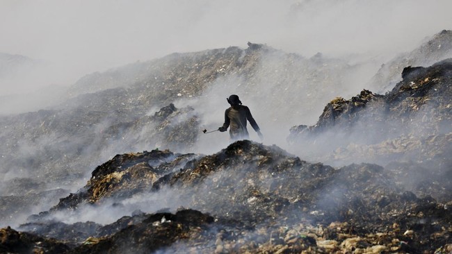 Kebakaran di TPA Jatiwaringin Meluas, Status Tanggap Darurat Bencana