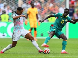Soccer Football - FIFA World Cup 2026 - Round of 32 - Belgium v Senegal - Seattle Stadium, Seattle, Washington, U.S. - July 1, 2026 Senegal's Krepin Diatta in action with Belgium's Youri Tielemans IMAGN IMAGES via Reuters/Blake Dahlin