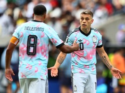 Soccer Football - FIFA World Cup 2026 - Round of 32 - Belgium v Senegal - Seattle Stadium, Seattle, Washington, U.S. - July 1, 2026 Belgium's Youri Tielemans and Belgium's Leandro Trossard IMAGN IMAGES via Reuters/Blake Dahlin
