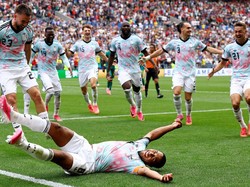 Soccer Football - FIFA World Cup 2026 - Round of 32 - Belgium v Senegal - Seattle Stadium, Seattle, Washington, U.S. - July 1, 2026
Belgium's Youri Tielemans celebrates scoring their third goal with teammates REUTERS/Agustin Marcarian     TPX IMAGES